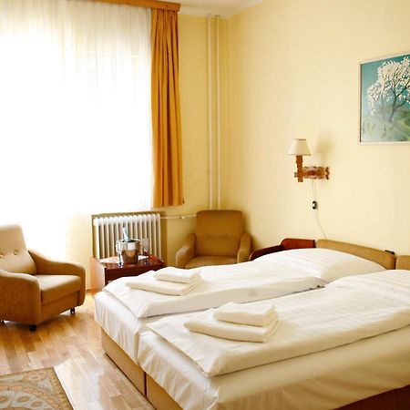 Hotel Bara Junior Будапеща Екстериор снимка