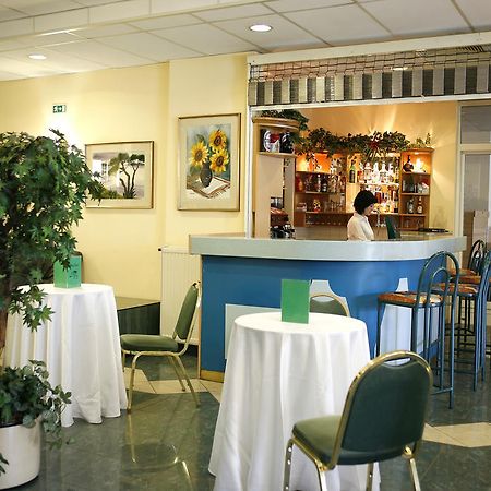Hotel Bara Junior Будапеща Ресторант снимка