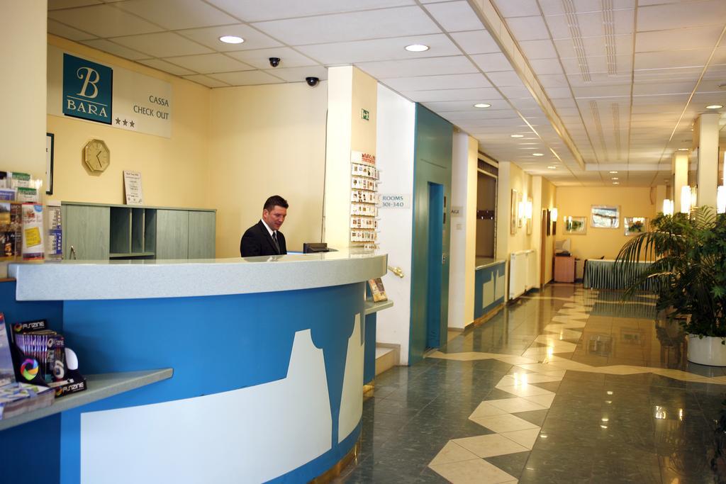 Hotel Bara Junior Будапеща Екстериор снимка