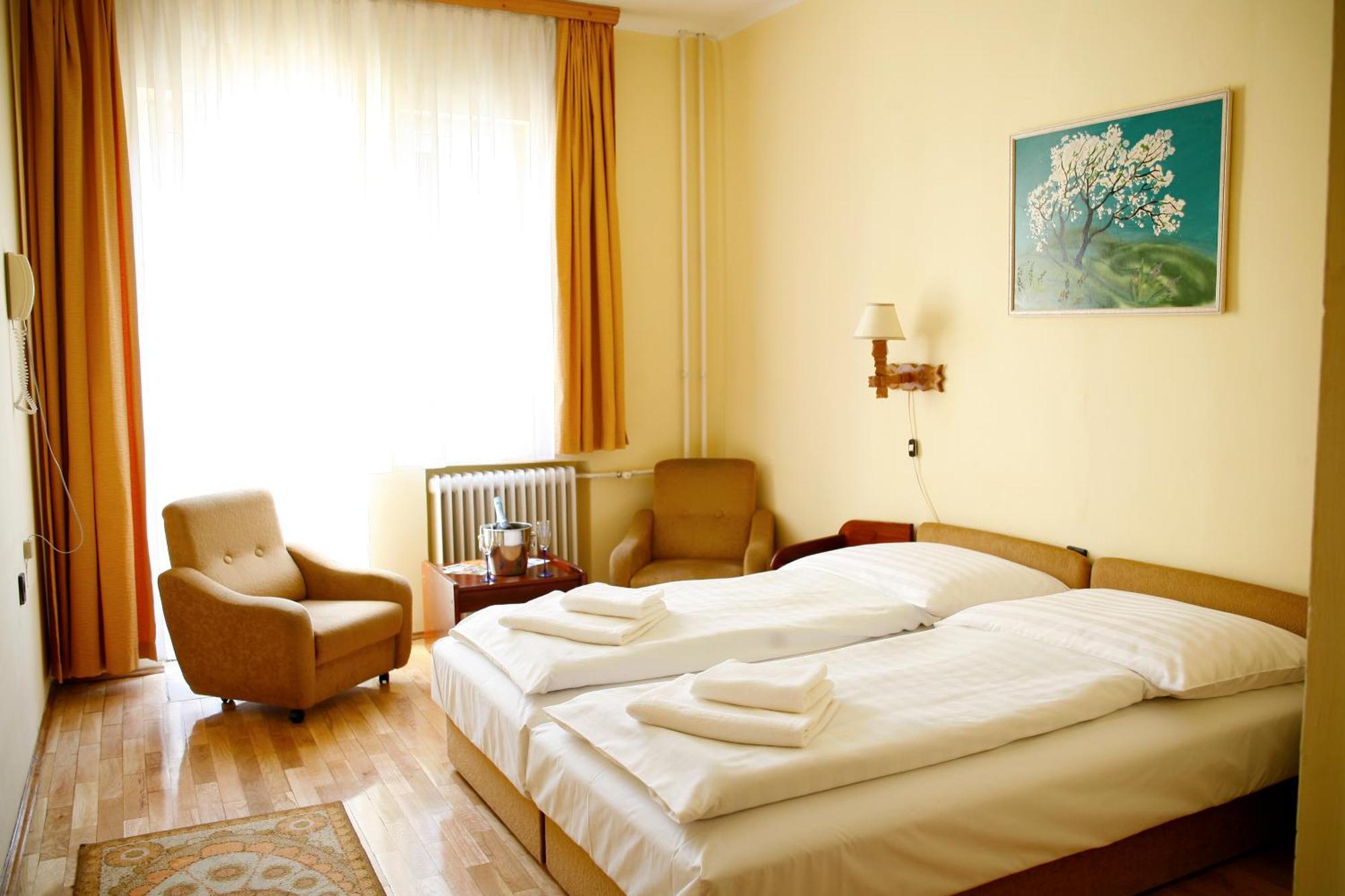 Hotel Bara Junior Будапеща Екстериор снимка